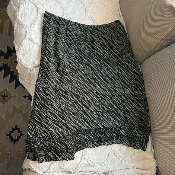 Style & Co Black and Green Ruched Pencil Skirt - Picture 3 of 4